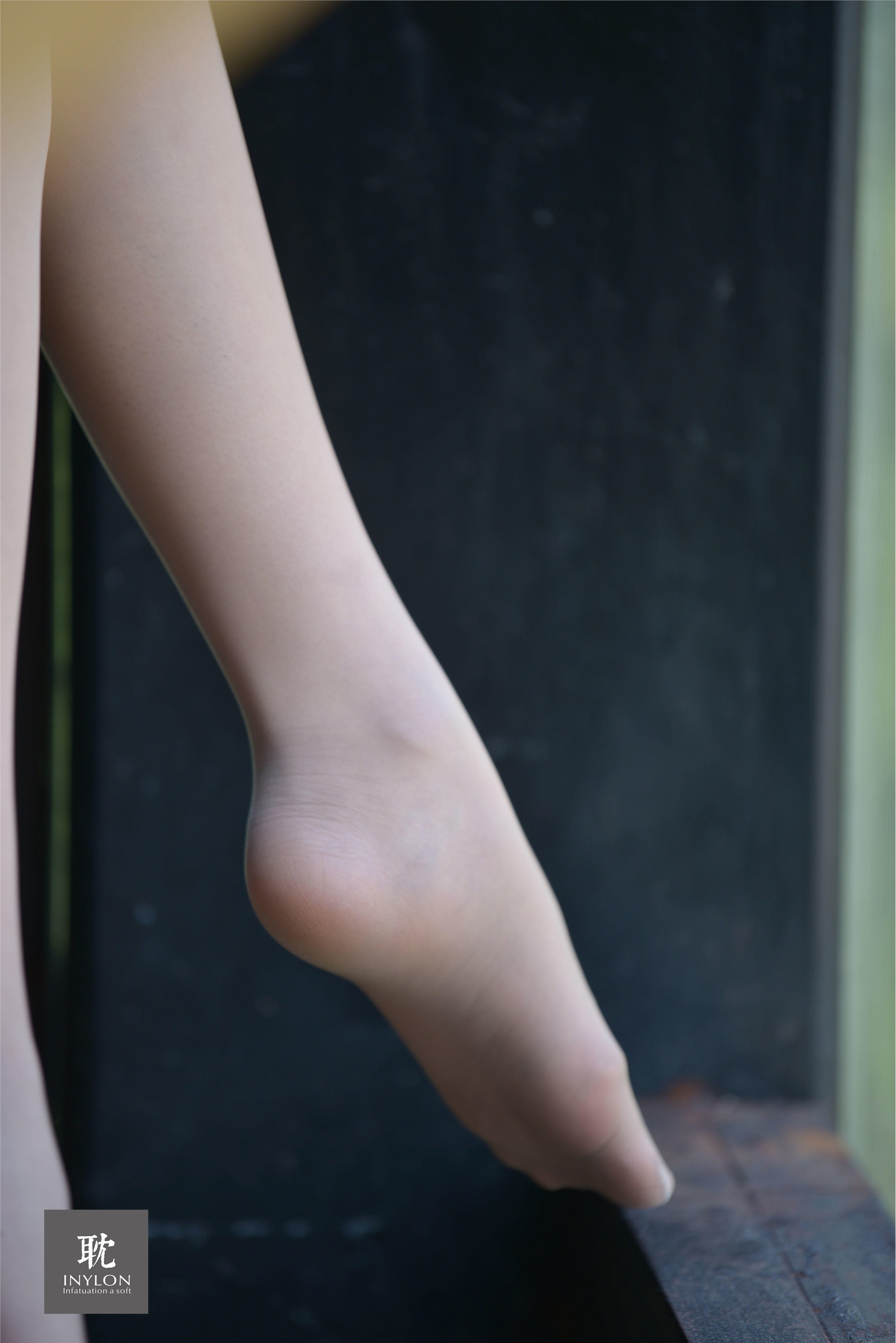 IESS异思趣向《普惠集238》- 模特：阿离《窗边反复斟酌的34码小脚》